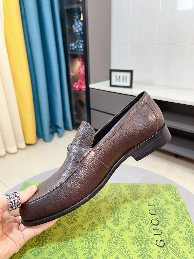 Men's shoes 💰500🌹🌹Niuli [GUCCI Gucci] A new style of formal men's leather shoes is coming~ The original quality upper is made of patent leather imported from Italy, the leather is soft and delicate, comfortable and soft first-layer cowhide lining, rubber wear-resistant outsole, the shoe shape is dignified and domineering, and the luxury charm cannot be concealed! The natural and free nouveau riche leads the trend. Code number: 38-44